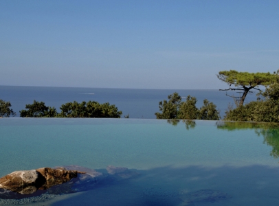 Lago artificiale vista mare